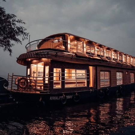 Отель Victoria Houseboats Alappuzha Экстерьер фото